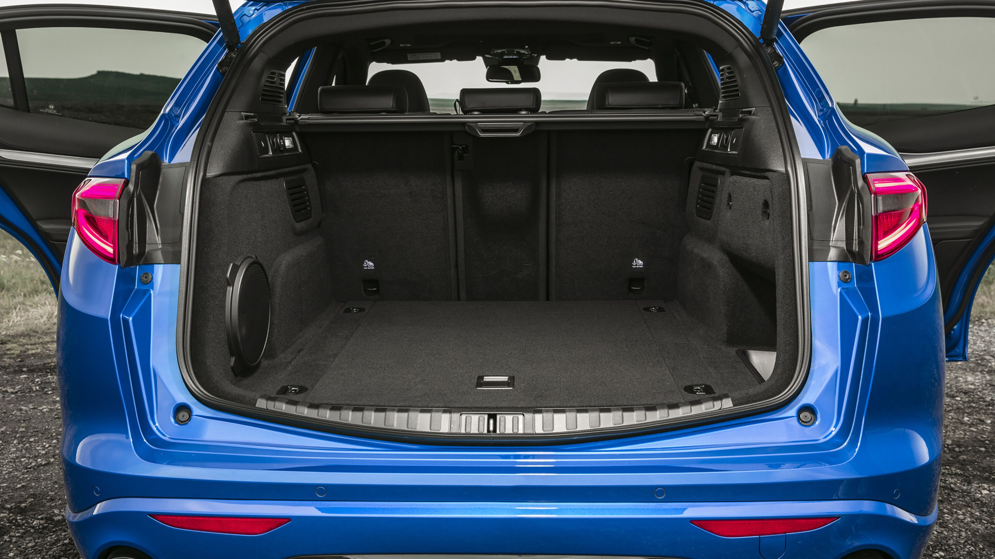 Alfa Romeo Stelvio boot space