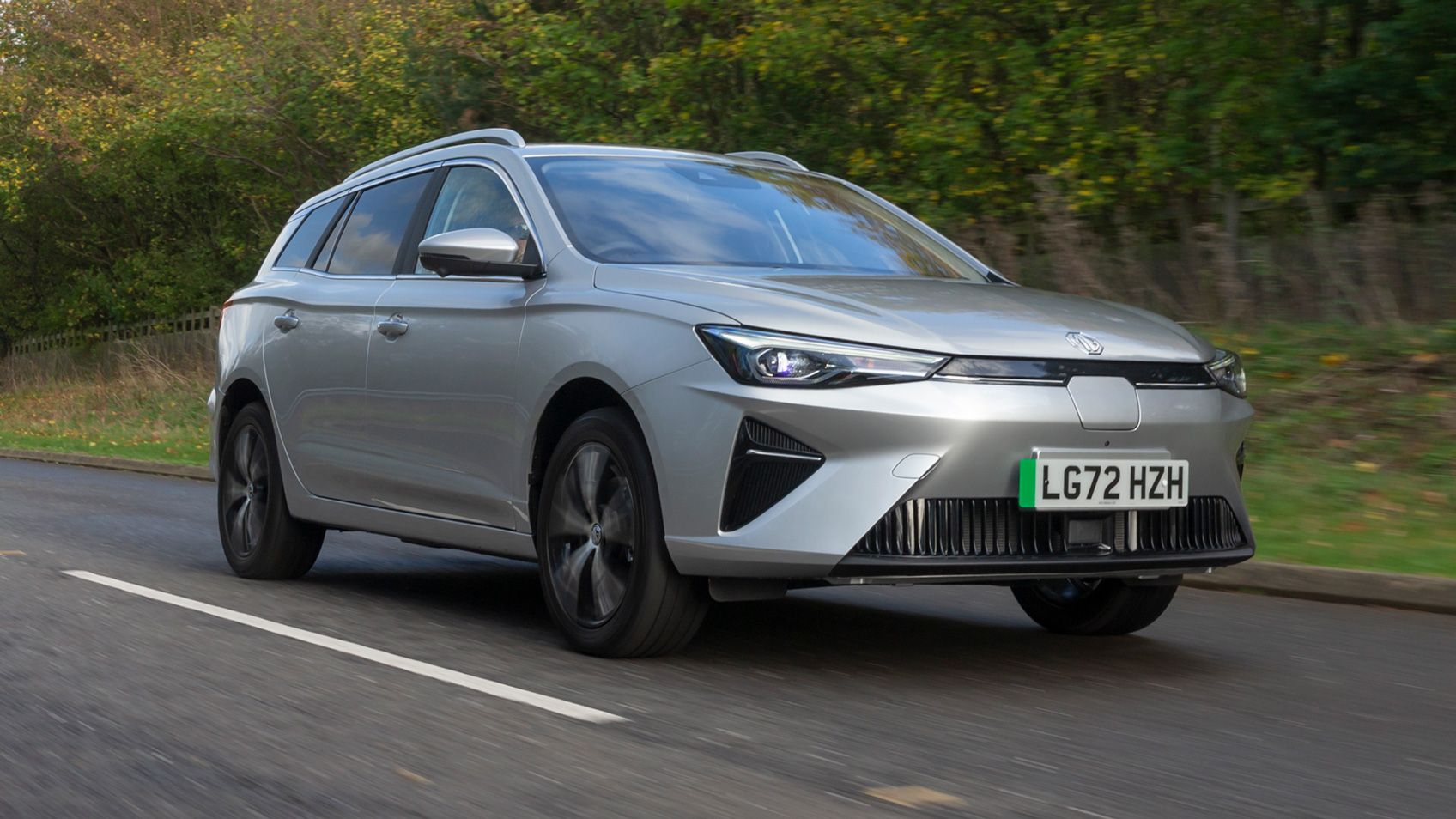 MG5 estate front quarter