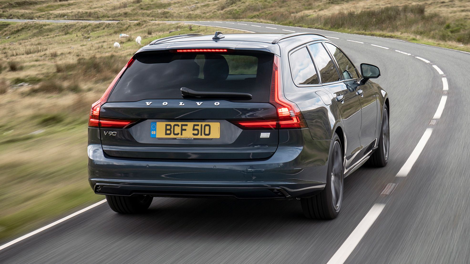 Volvo V90 rear driving