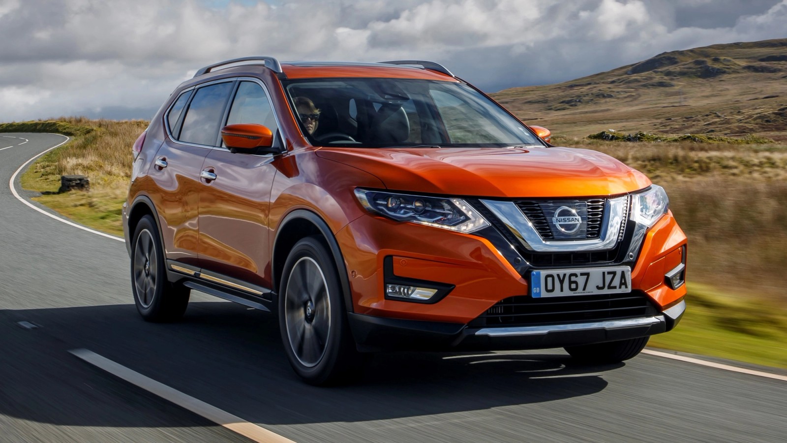 Nissan X-Trail front driving