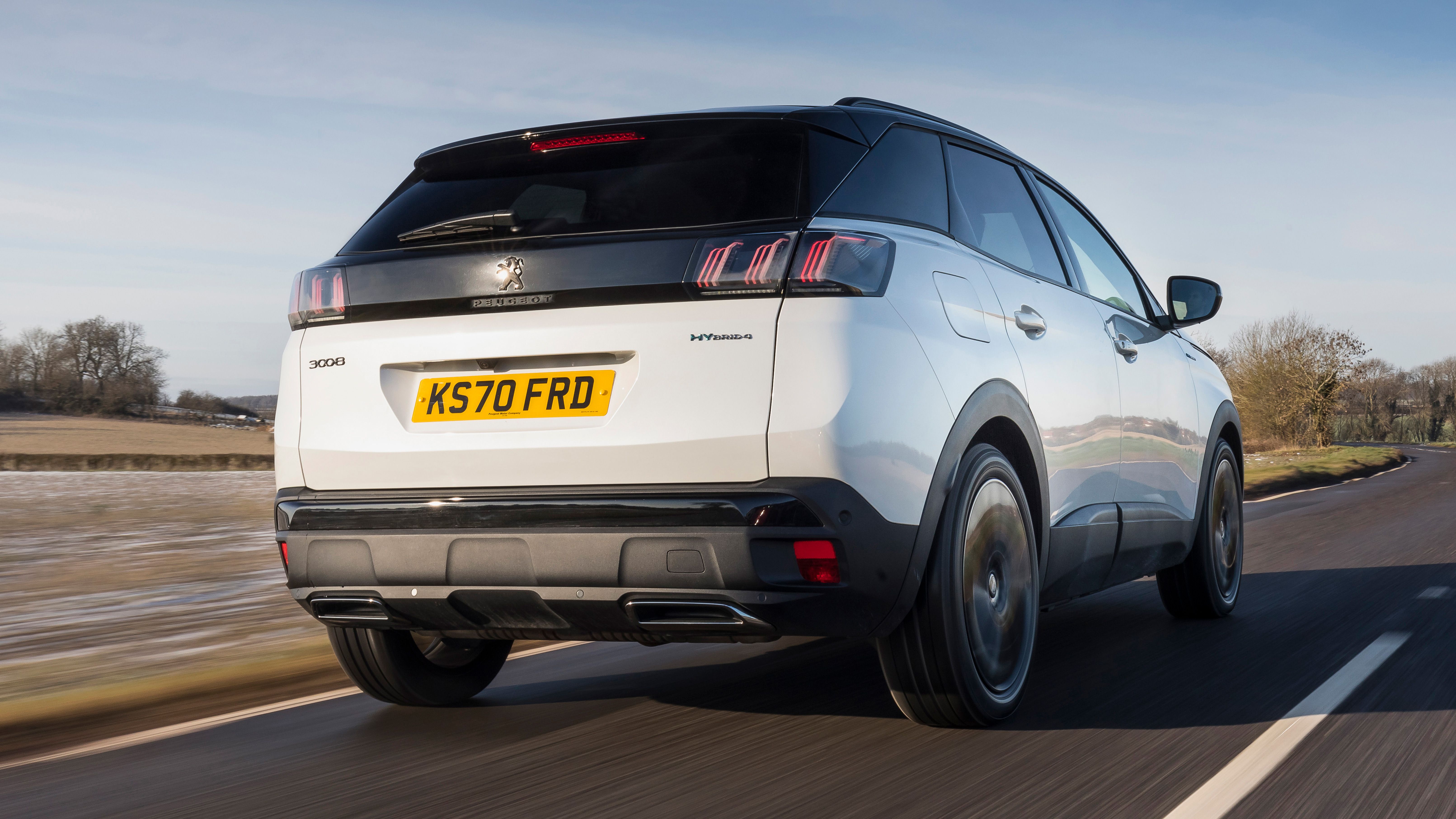 Peugeot 3008 driving rear