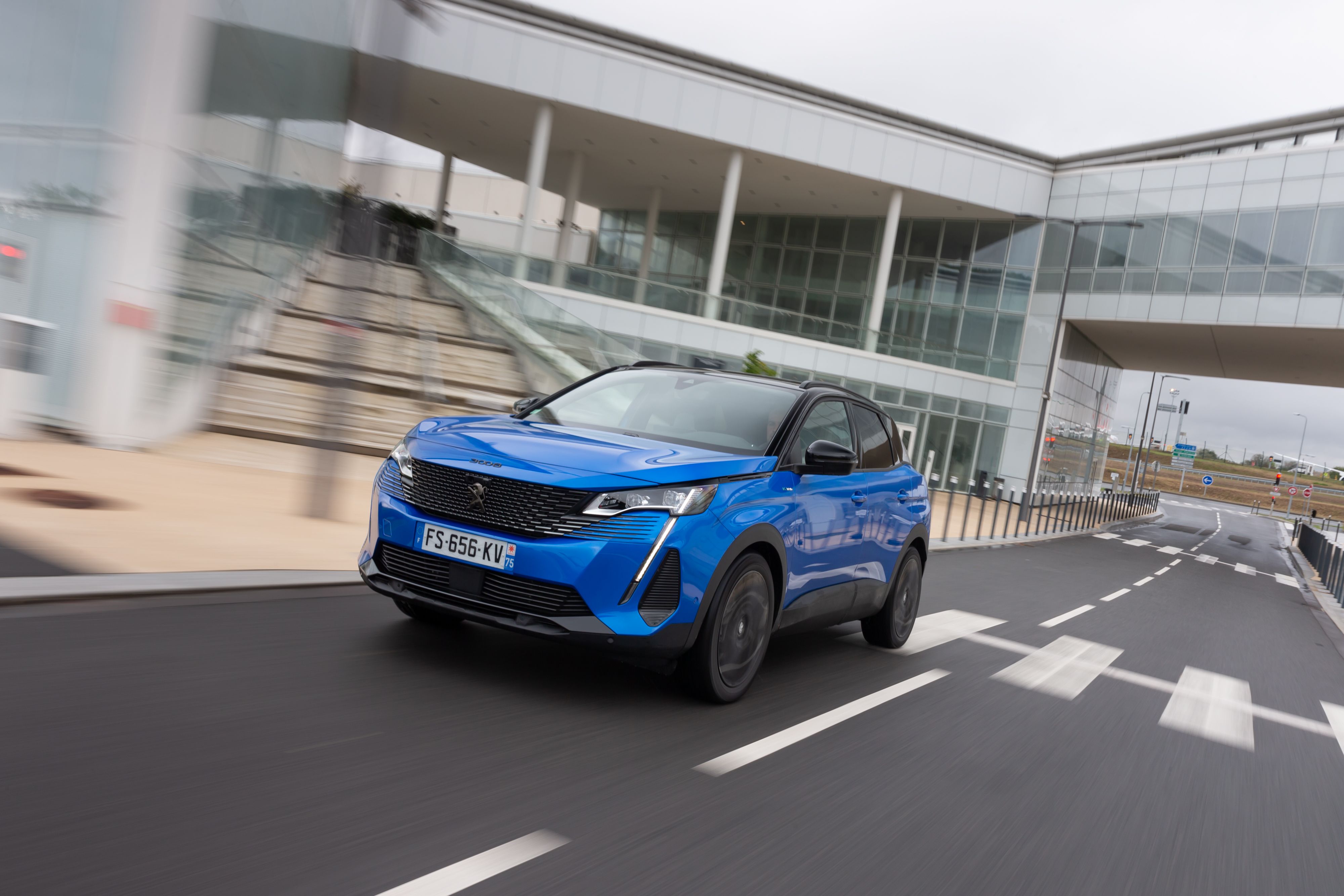 Peugeot 3008 front quarter