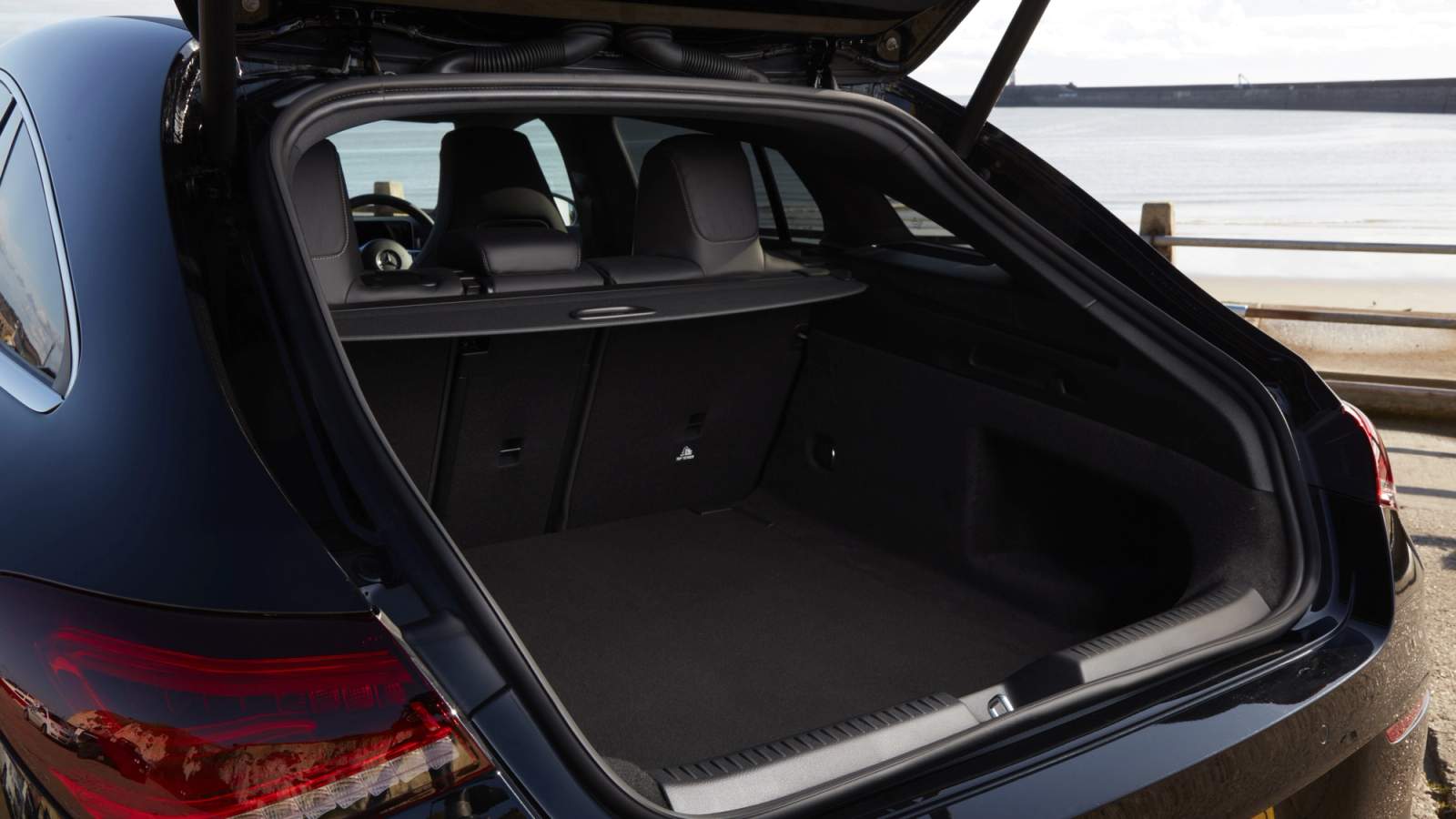Mercedes CLA boot