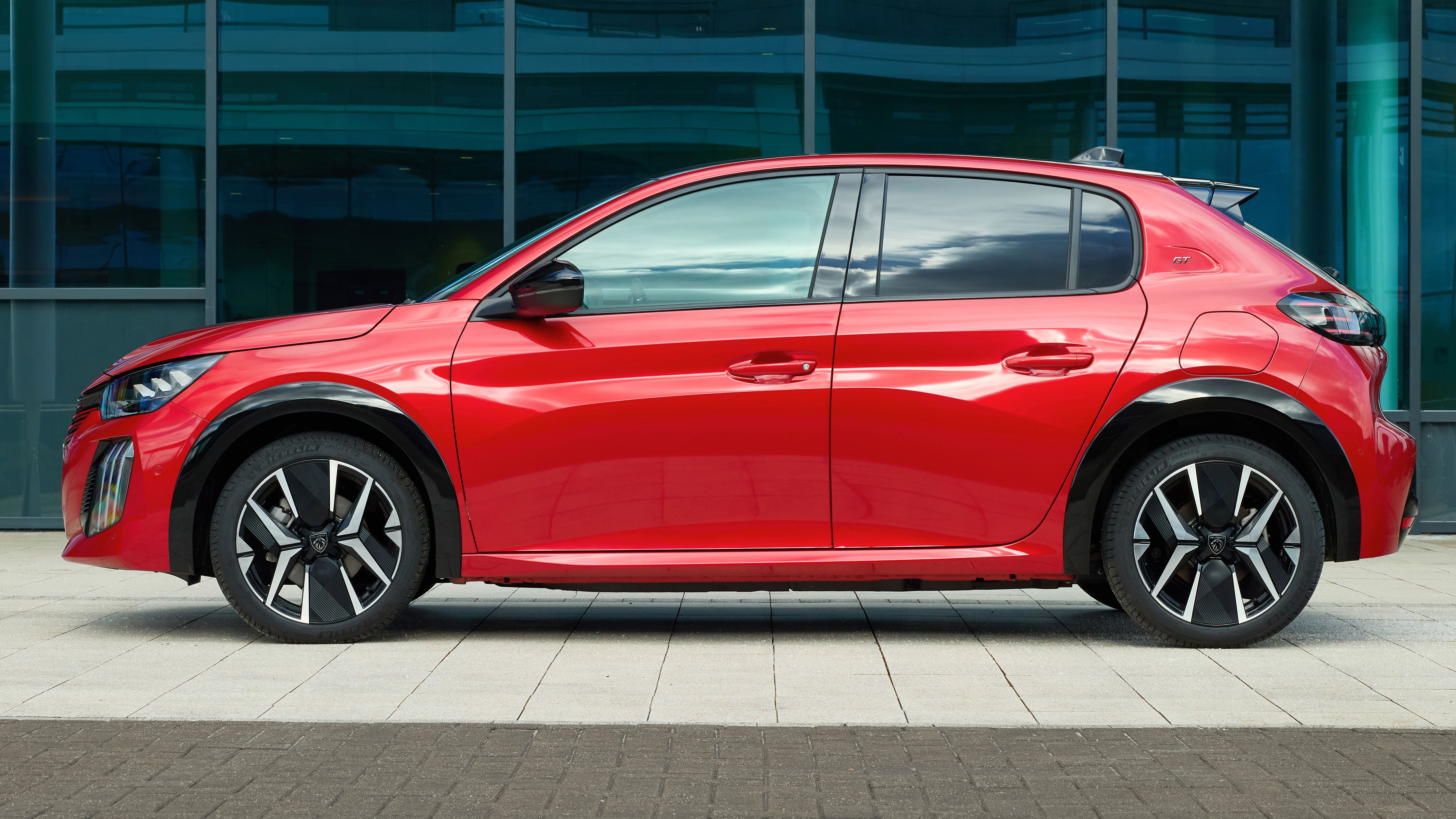 Peugeot 208 side profile