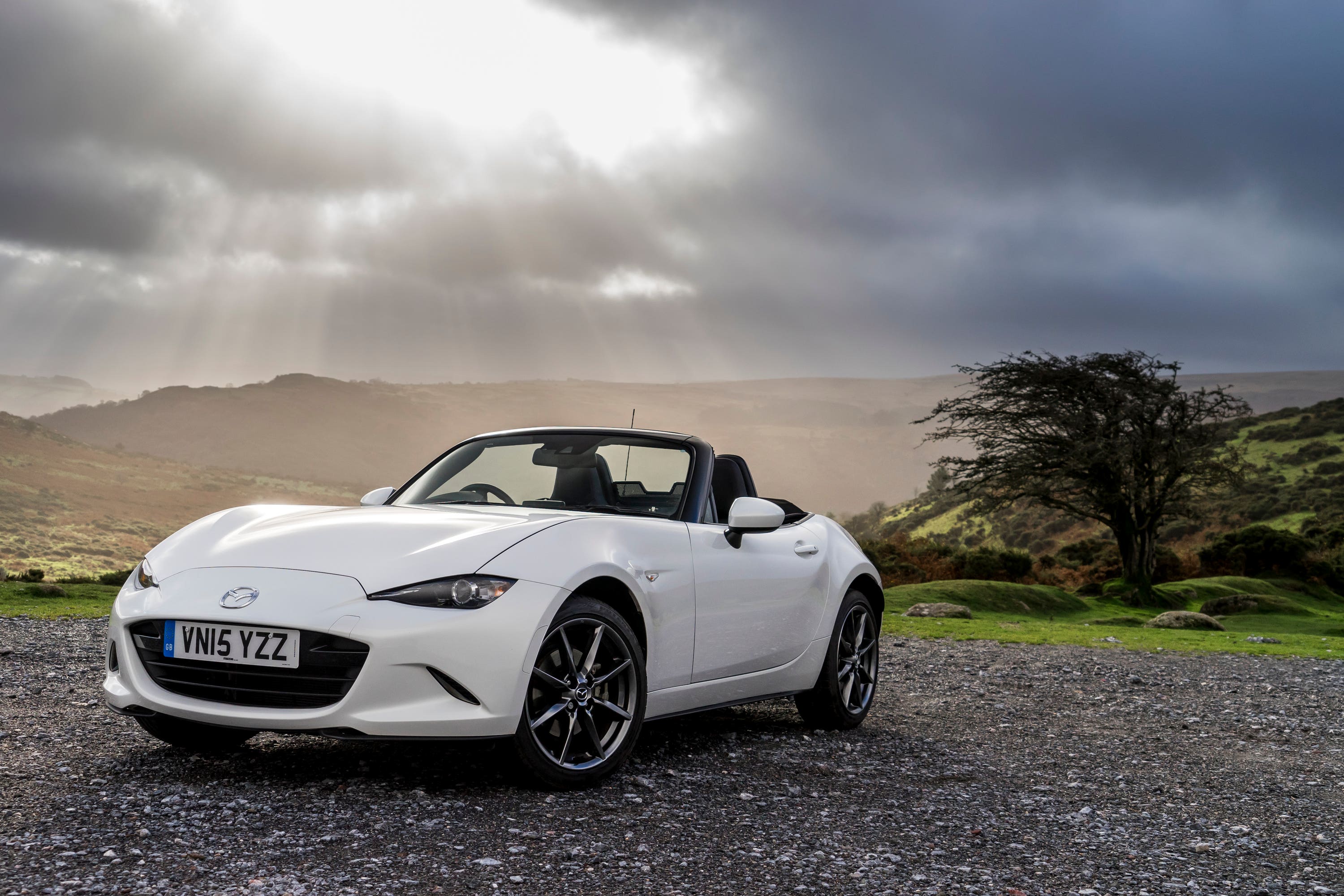 White Mazda MX-5