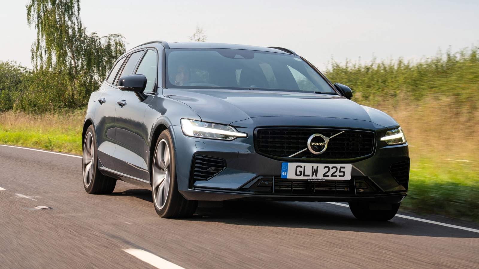 Volvo V60 review image