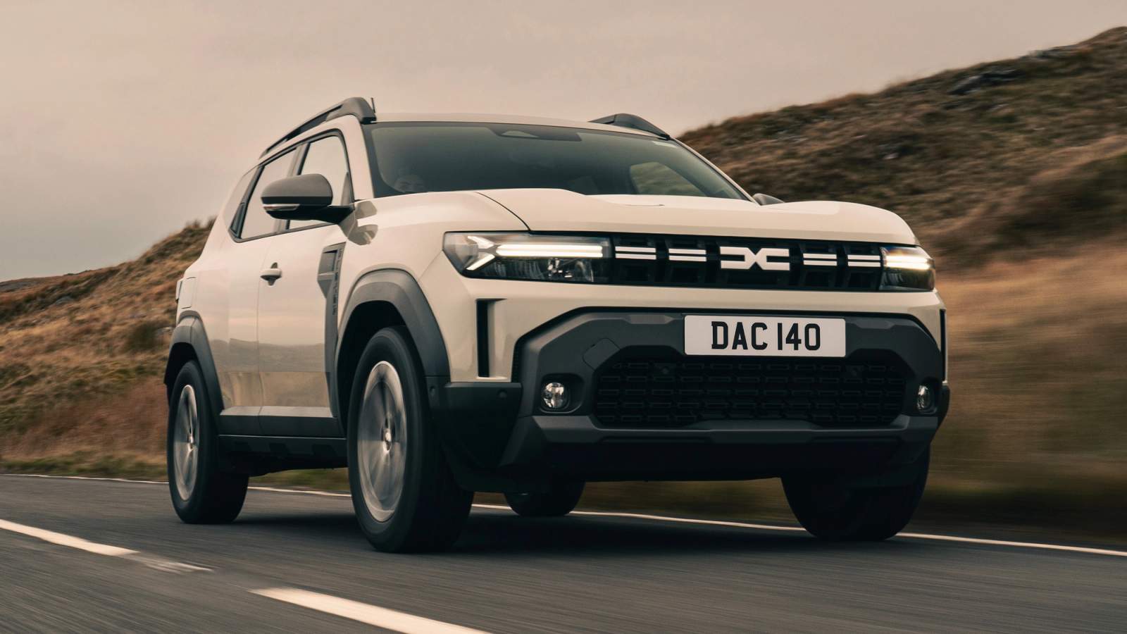 Dacia Duster front driving