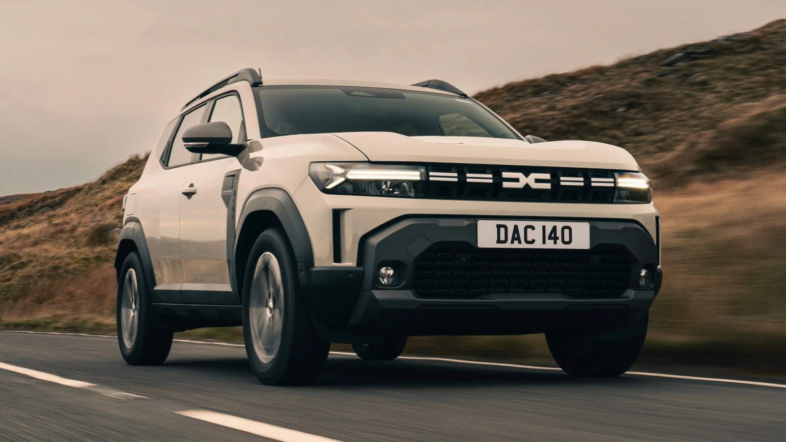 Dacia Duster front driving