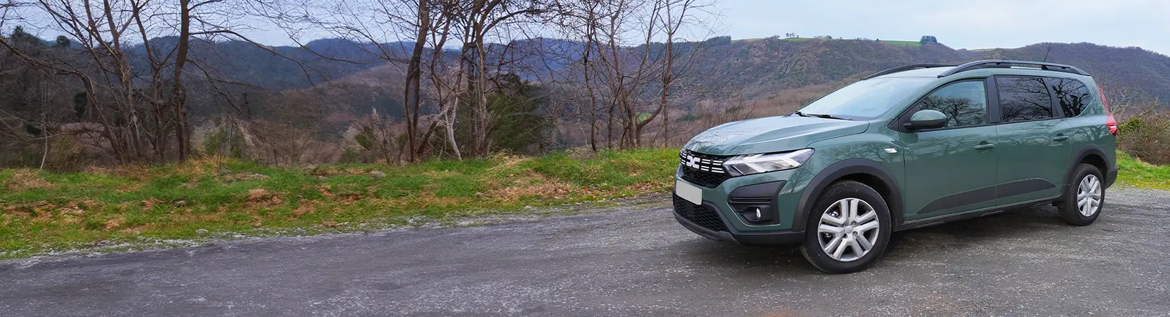 Used Dacia Jogger, Green, Parked in countryside