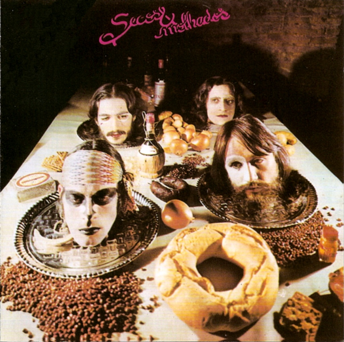 A capa do primeiro álbum do Secos & Molhados (1973), uma das mais icônicas da história da música brasileira.