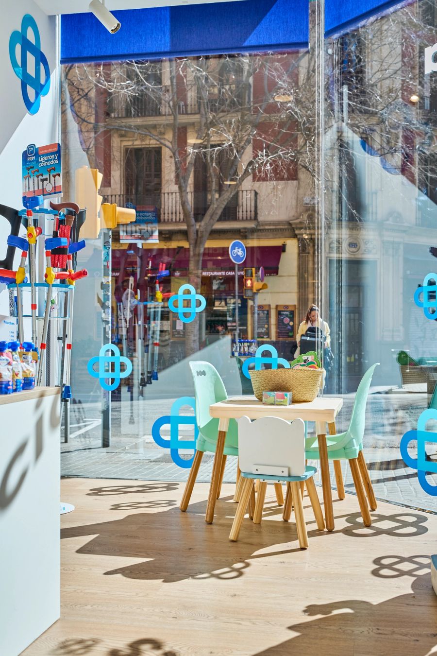 Interior de Farmàcia Pediàtrica Torrents