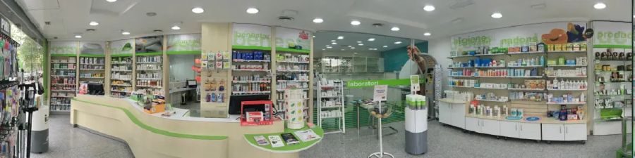 Interior de Farmacia Torrents