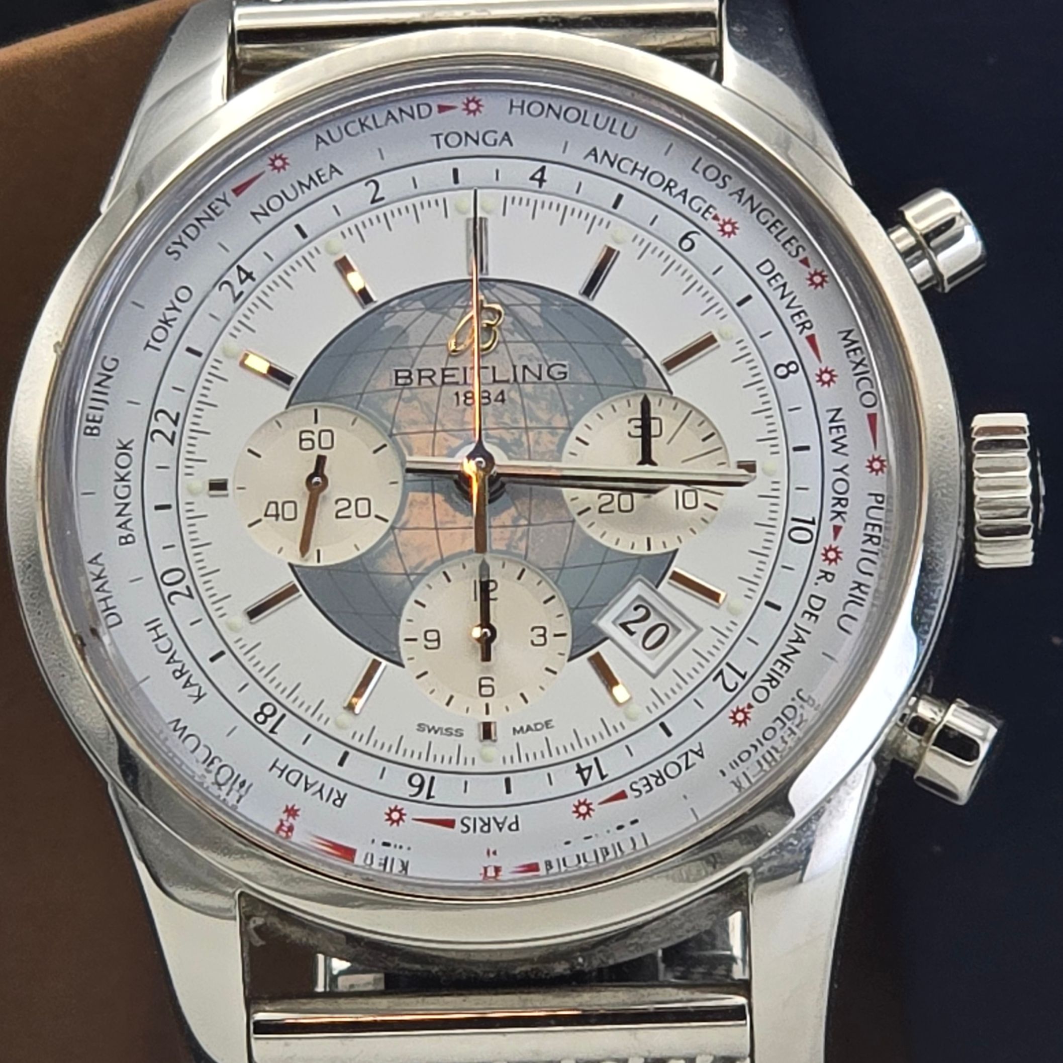 Breitling Transocean Chronograph Unitime Ref. AB0510U0/A732/152A — pre-owned luxury watch at Pertempus, view 5