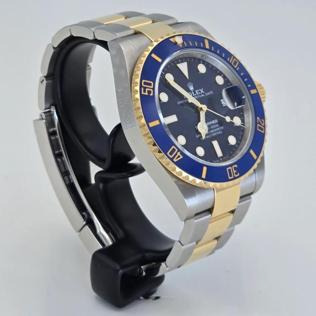 Rolex Submariner Date 41 Ref. 126613LB, pre-owned luxury watch at Pertempus, view 3