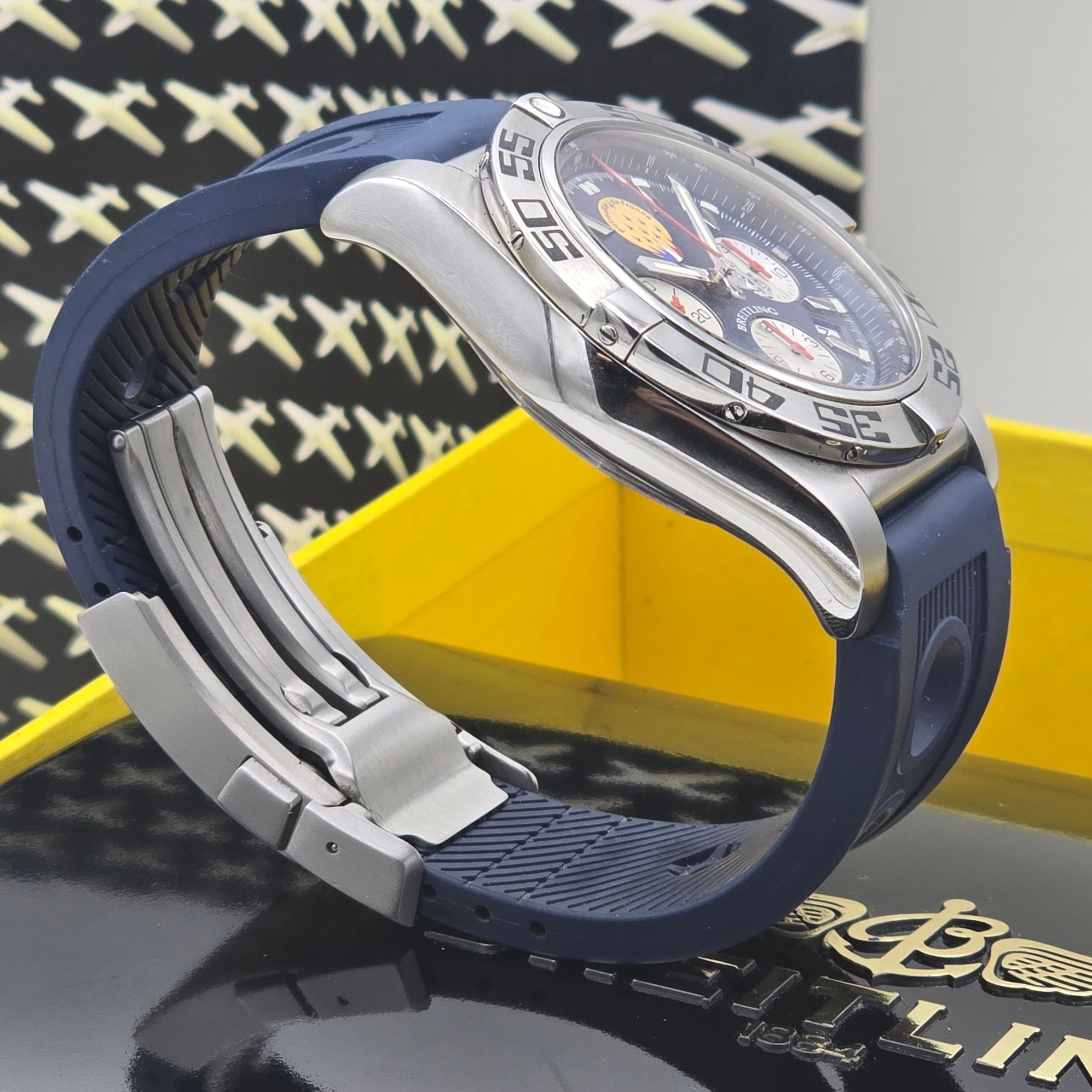 Breitling Chronomat Patr. de France Ref. AB01109e.C886 — pre-owned luxury watch at Pertempus, view 4