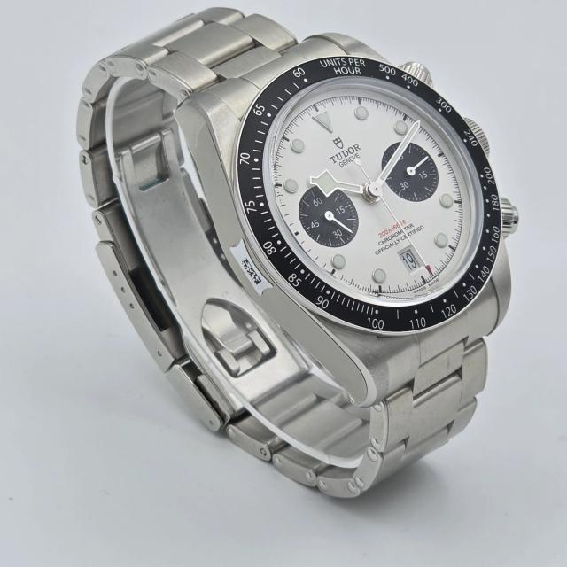 Tudor Black Bay Chrono Ref. M79360N-0002, pre-owned luxury watch at Pertempus, view 3