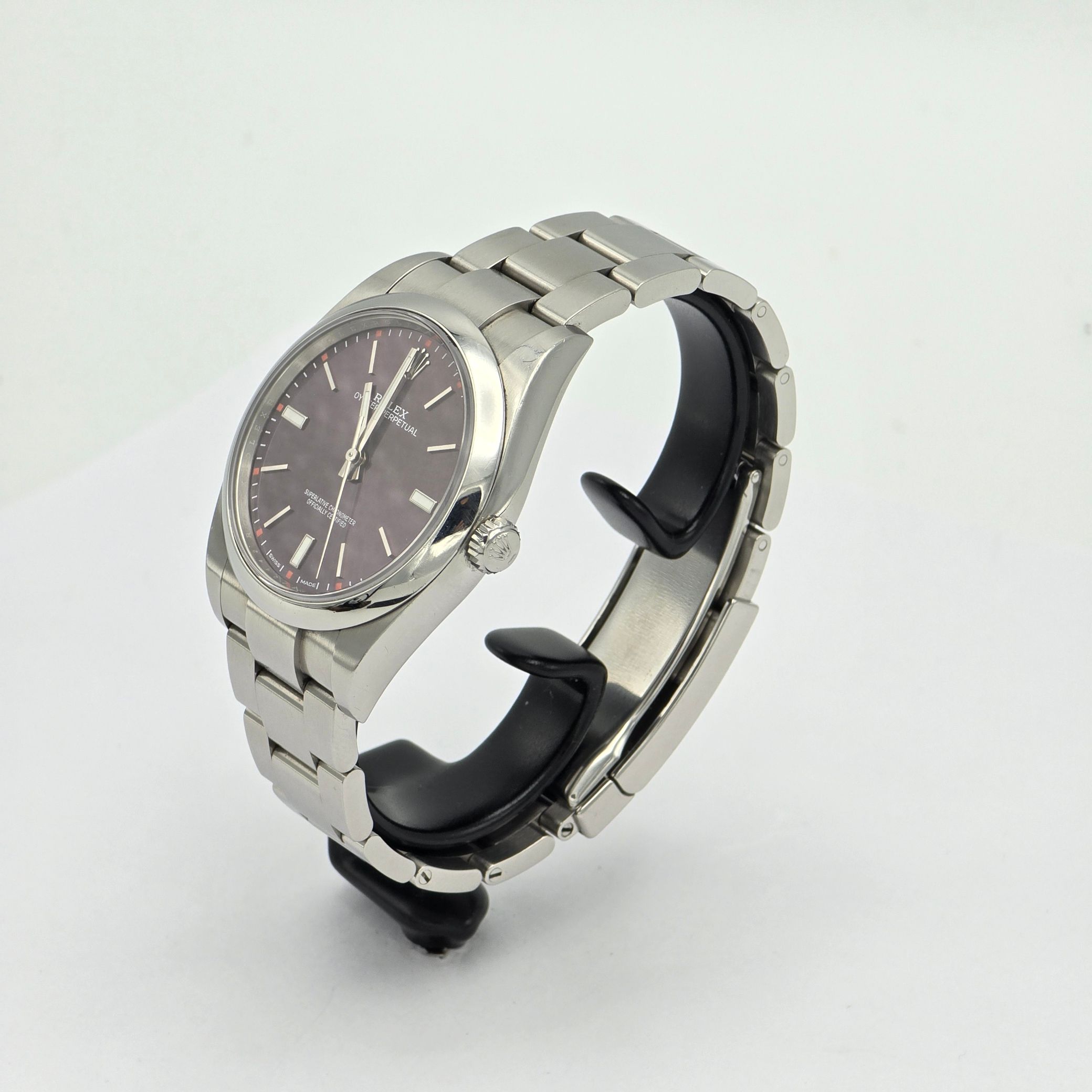 Rolex Oyster Perpetual Red Grape Ref. 114300 — pre-owned luxury watch at Pertempus, view 4