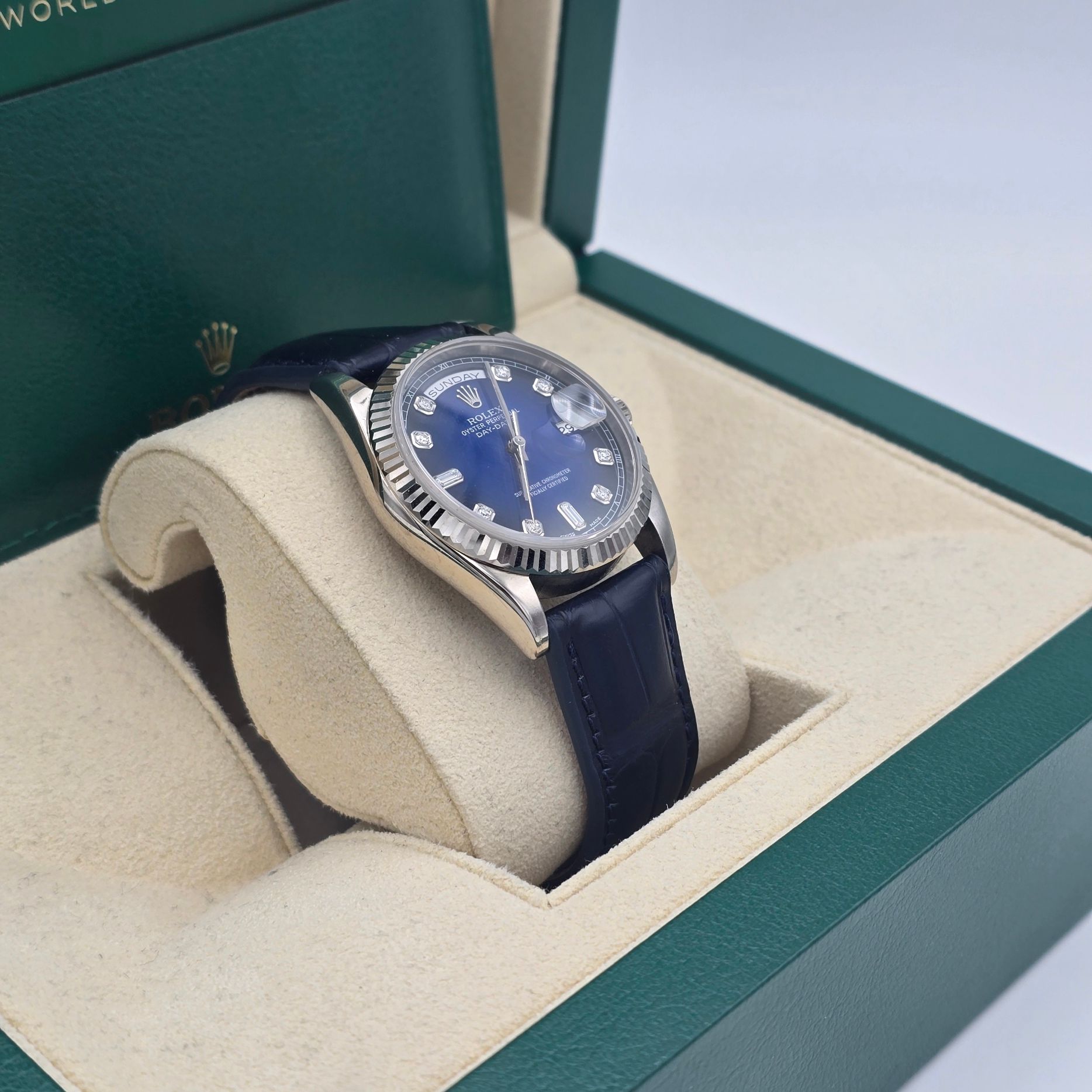 Rolex Day Date 18K White Gold Ref. 118239 — pre-owned luxury watch at Pertempus, view 4