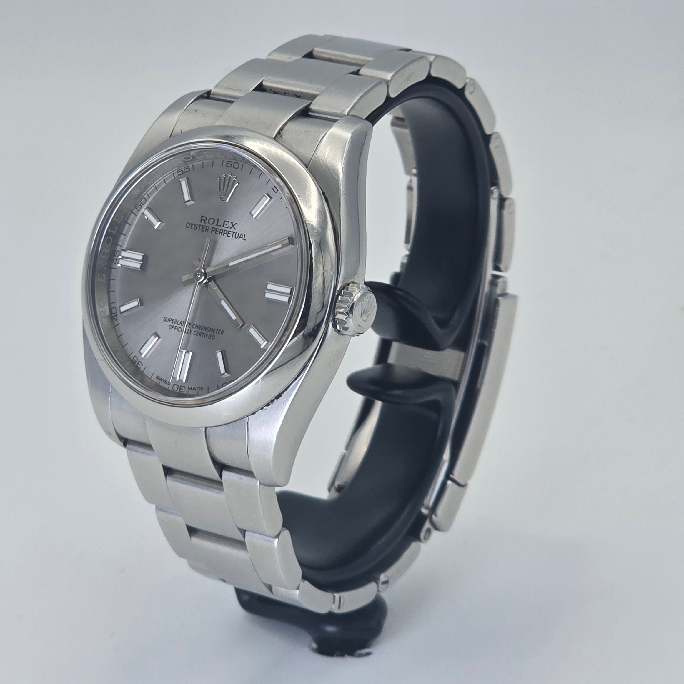 Rolex Oyster Perpetual 36 Grey Dial Ref. 116000 — pre-owned luxury watch at Pertempus, view 4