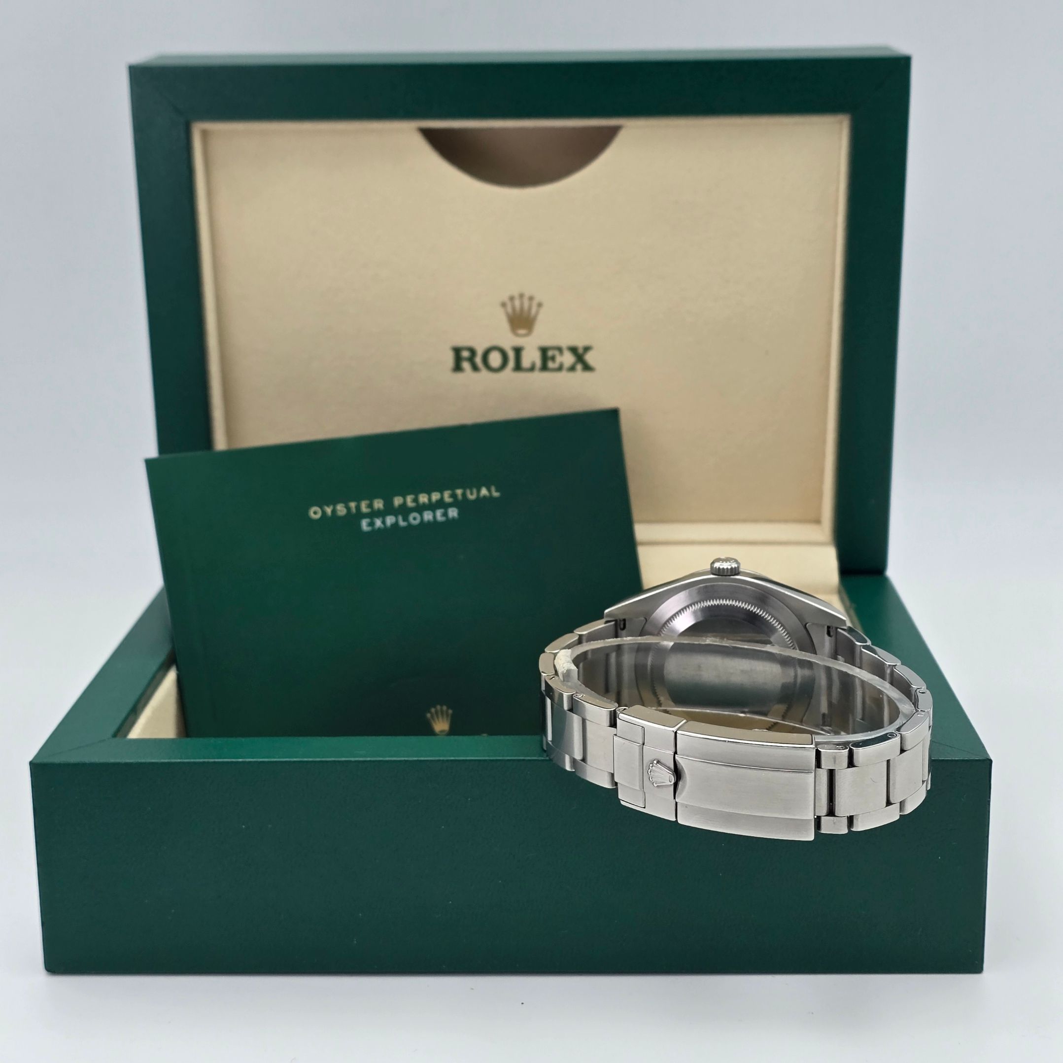 Rolex Oyster Perpetual Explorer 39mm Ref. 124270 — alternate view — pre-owned luxury watch at Pertempus