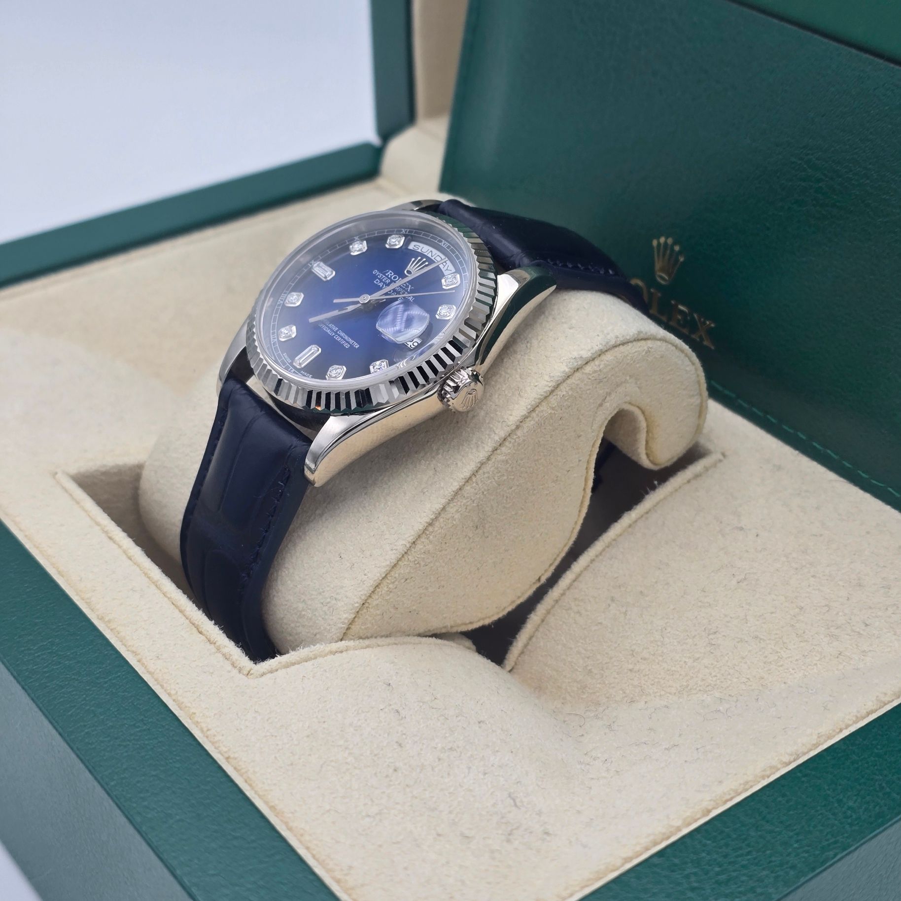 Rolex Day Date 18K White Gold Ref. 118239 — pre-owned luxury watch at Pertempus, view 3