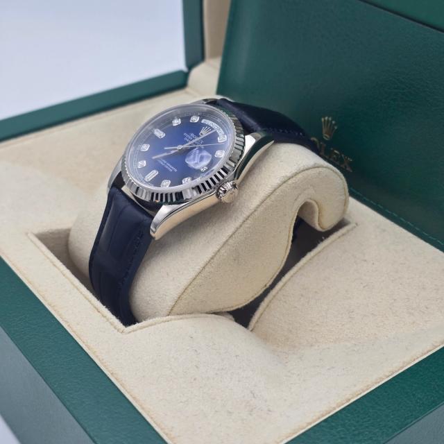 Rolex Day Date 18K White Gold Ref. 118239A, pre-owned luxury watch at Pertempus, view 3