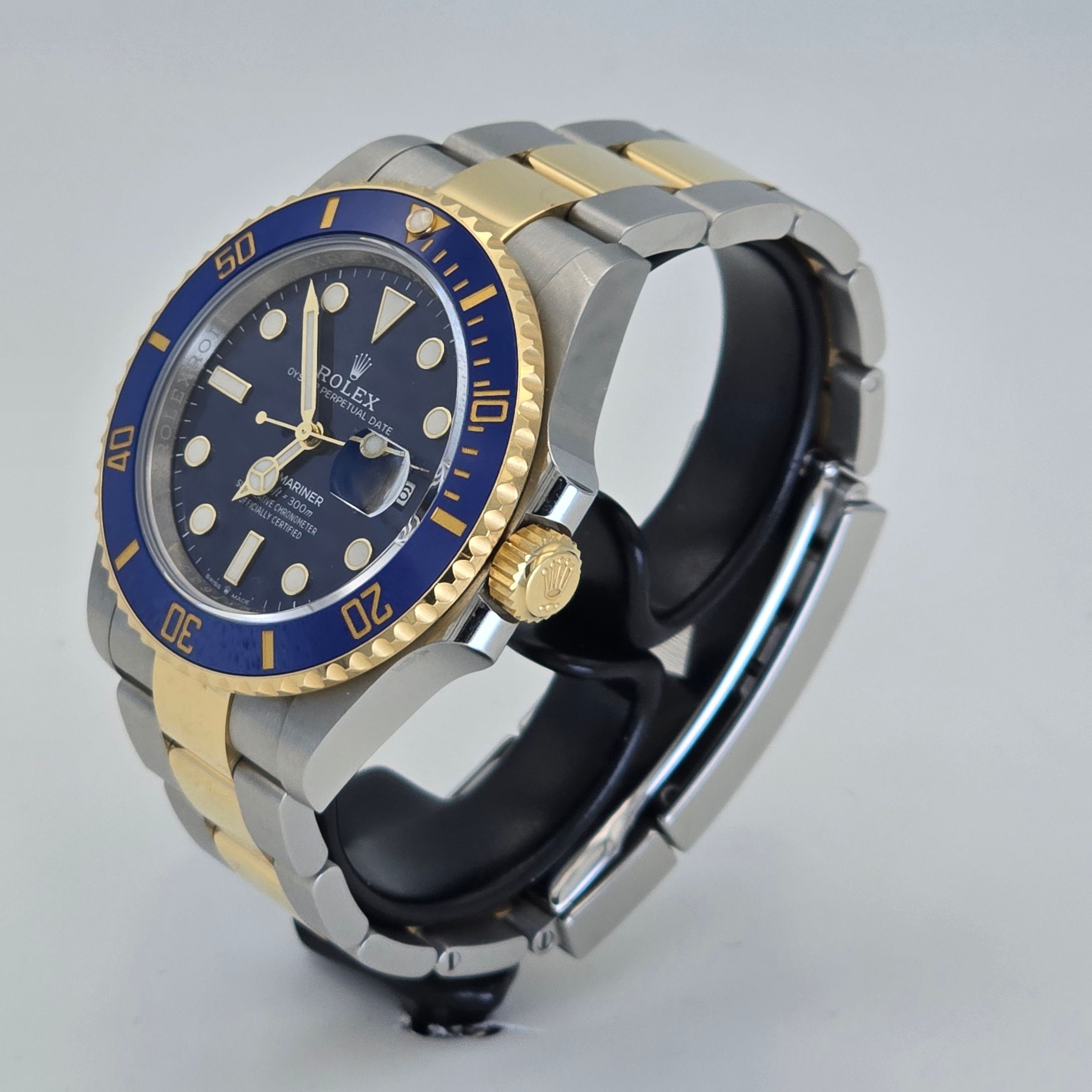 Rolex Submariner Date 41 Ref. 126613LB — pre-owned luxury watch at Pertempus, view 4