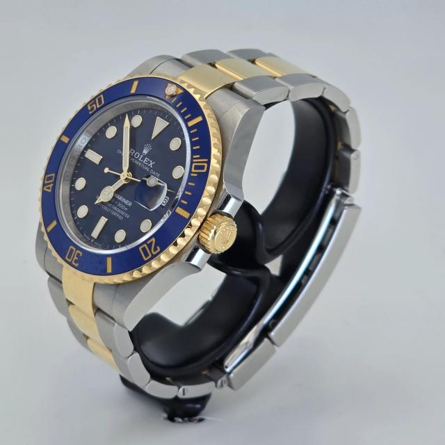 Rolex Submariner Date 41 Ref. 126613LB, pre-owned luxury watch at Pertempus, view 4