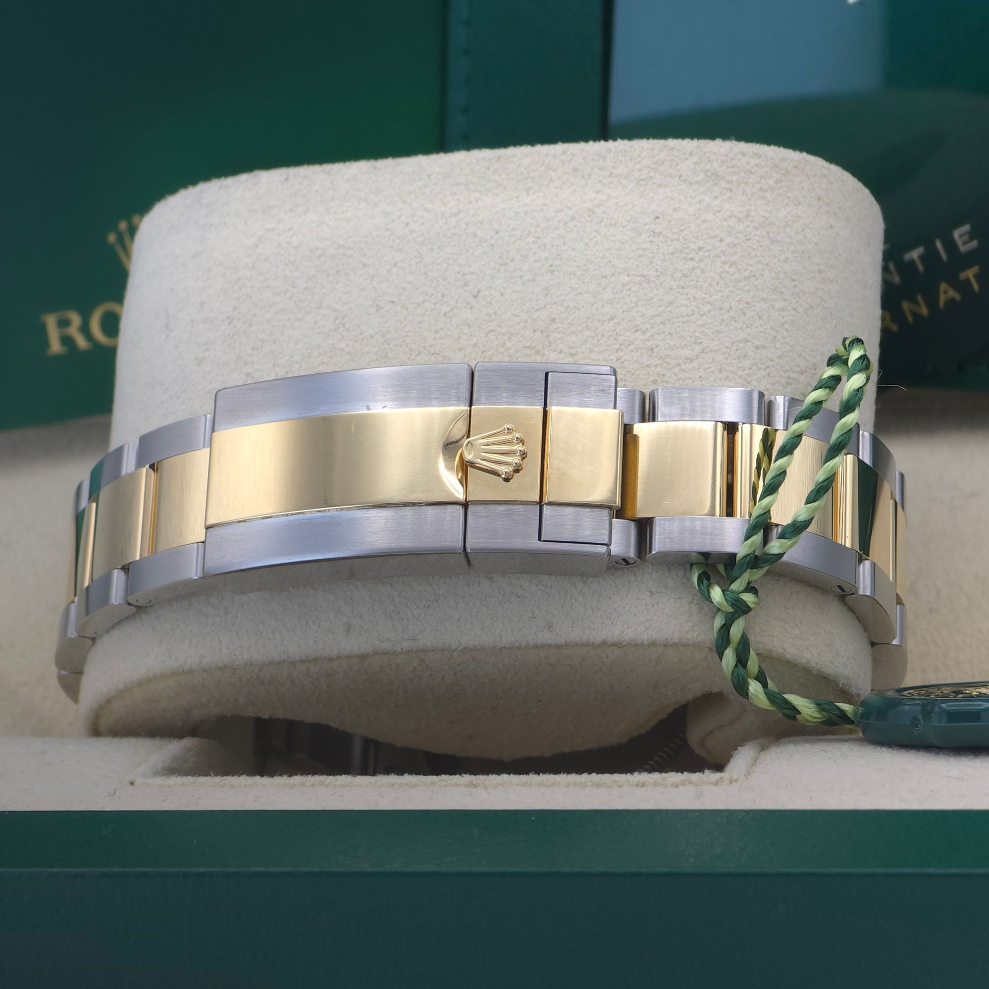 Rolex Cosmograph Daytona Ref. 116503 — pre-owned luxury watch at Pertempus, view 5