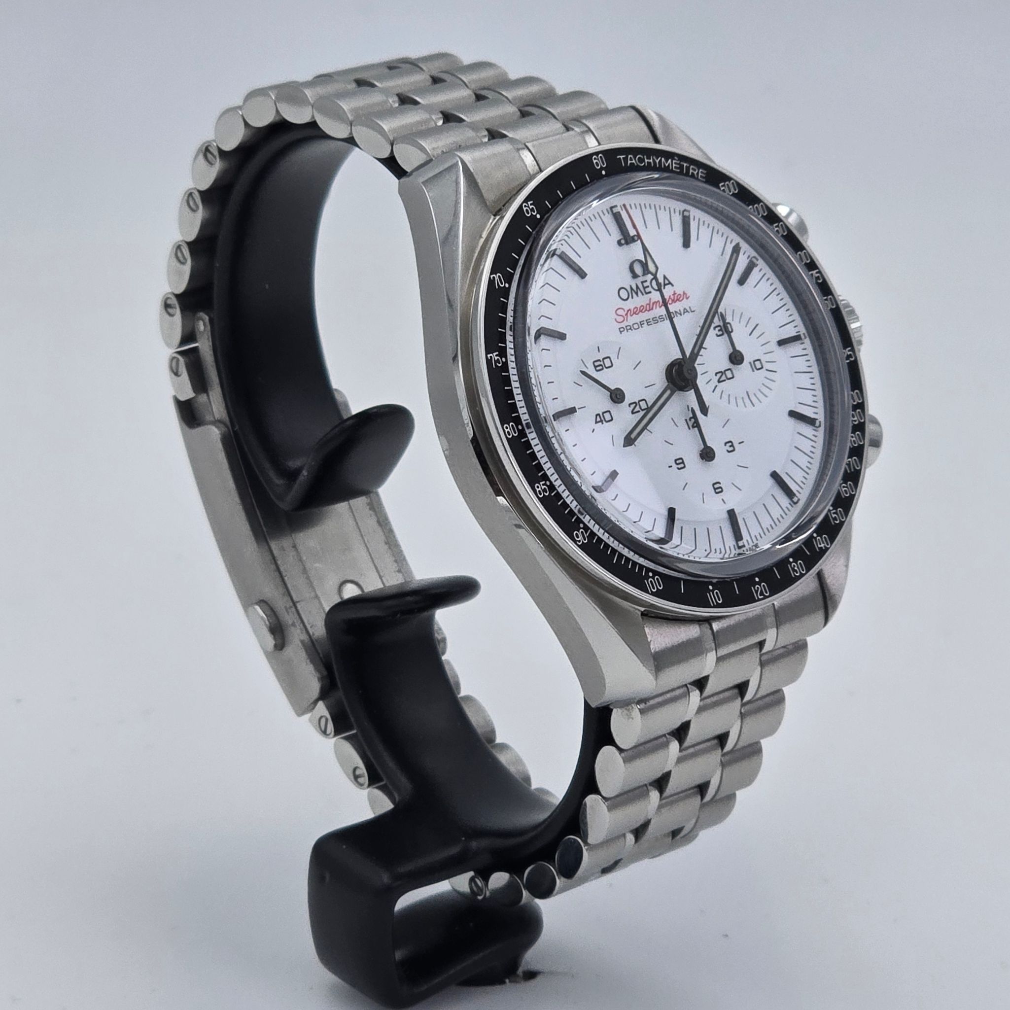 Omega Speedmaster Ref. 310.30.42.50.04.001 — pre-owned luxury watch at Pertempus, view 3
