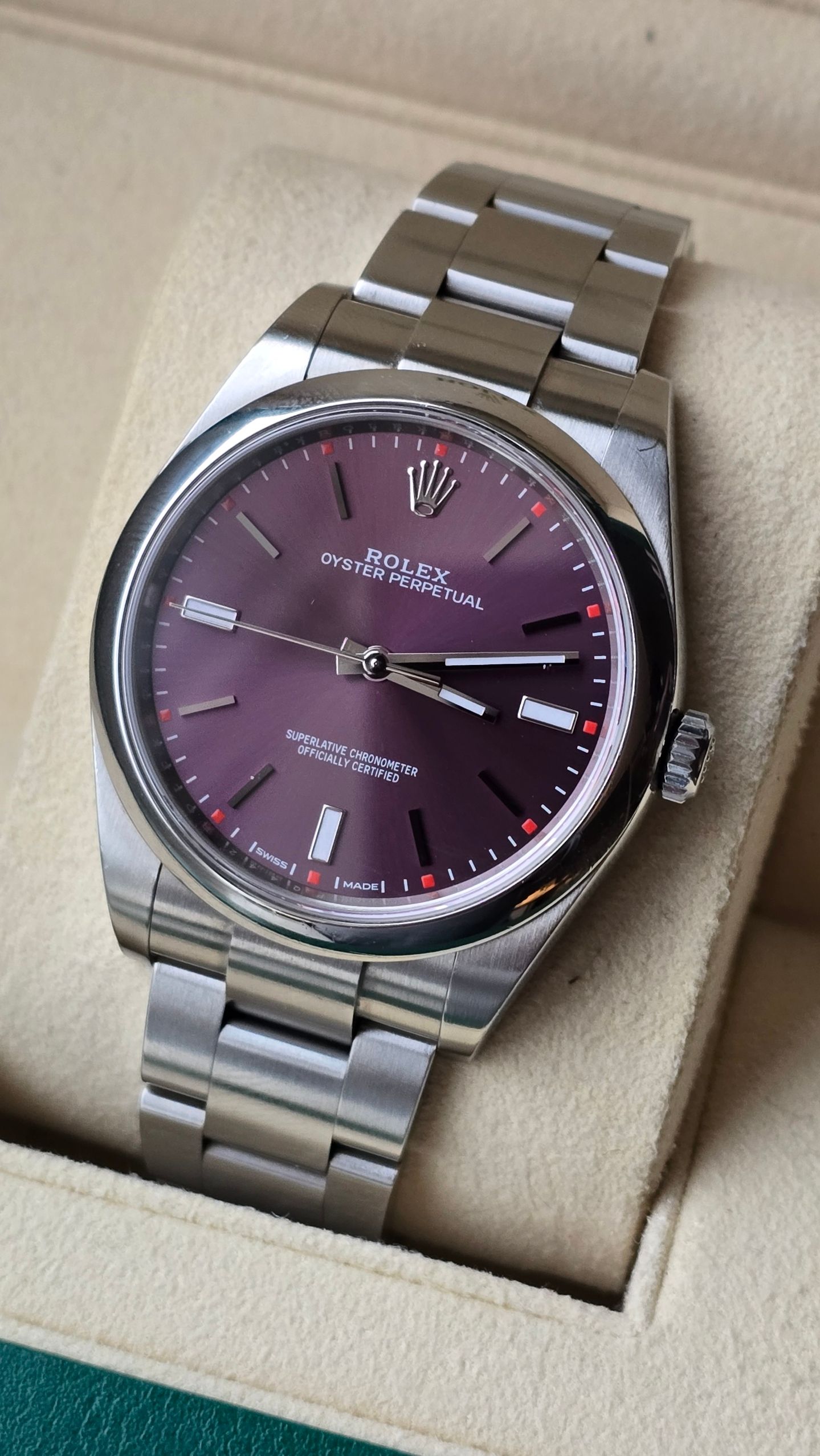 Rolex Oyster Perpetual Red Grape Ref. 114300 — pre-owned luxury watch at Pertempus, view 5