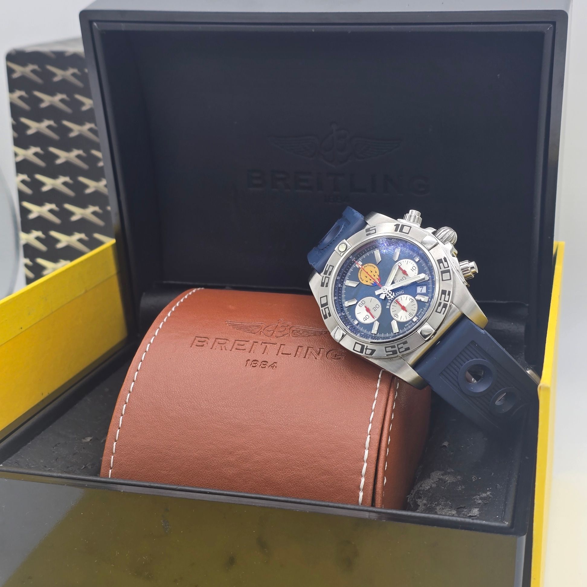 Breitling Chronomat Patr. de France Ref. AB01109e.C886 — alternate view — pre-owned luxury watch at Pertempus