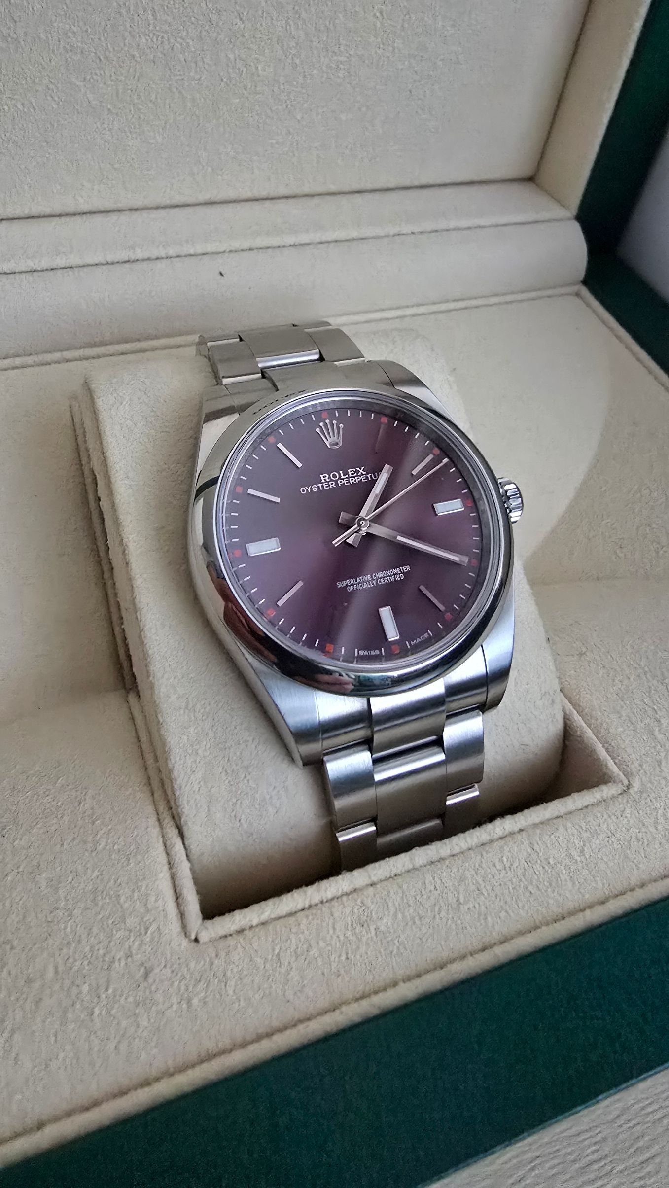 Rolex Oyster Perpetual Red Grape Ref. 114300 — pre-owned luxury watch at Pertempus, view 6