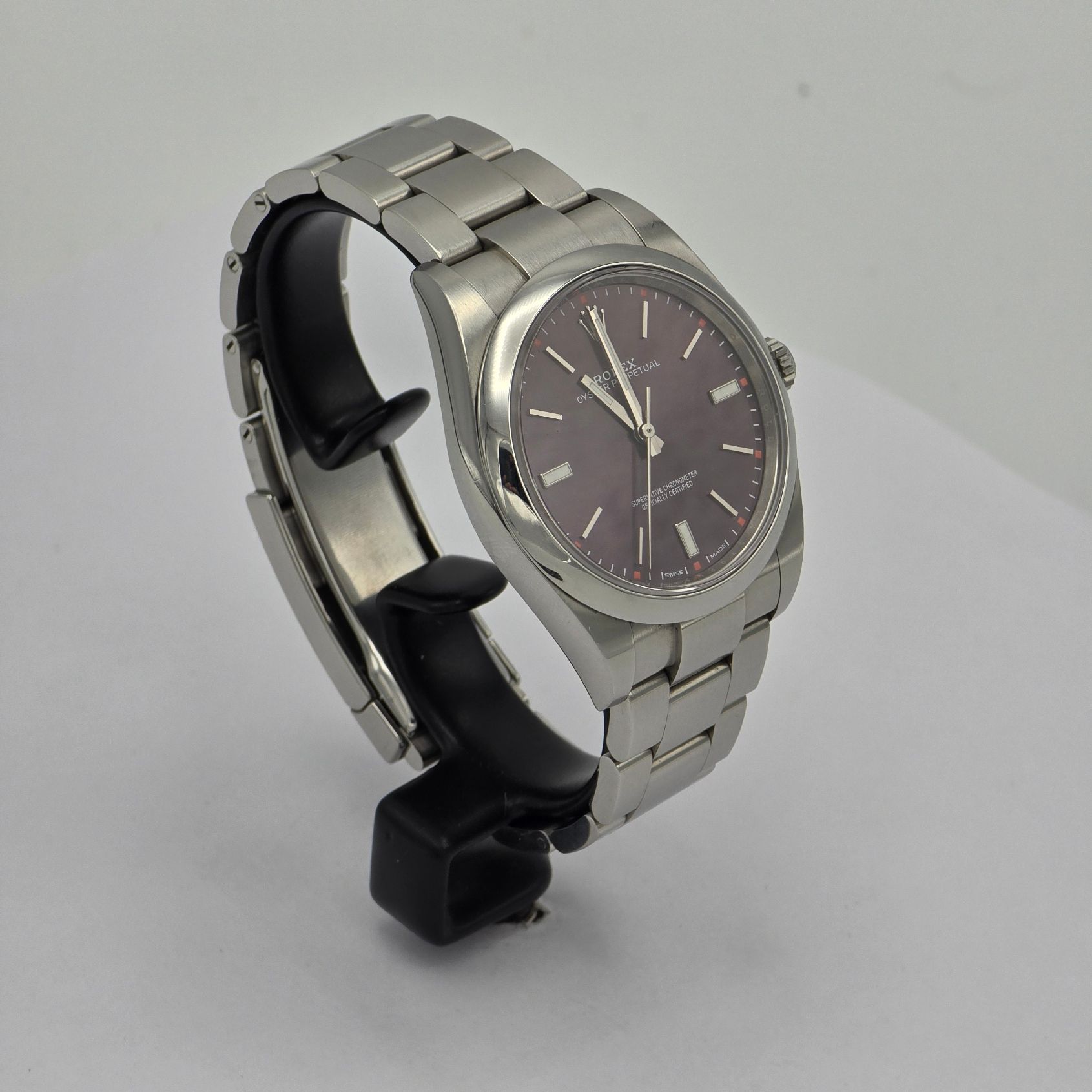 Rolex Oyster Perpetual Red Grape Ref. 114300 — pre-owned luxury watch at Pertempus, view 3