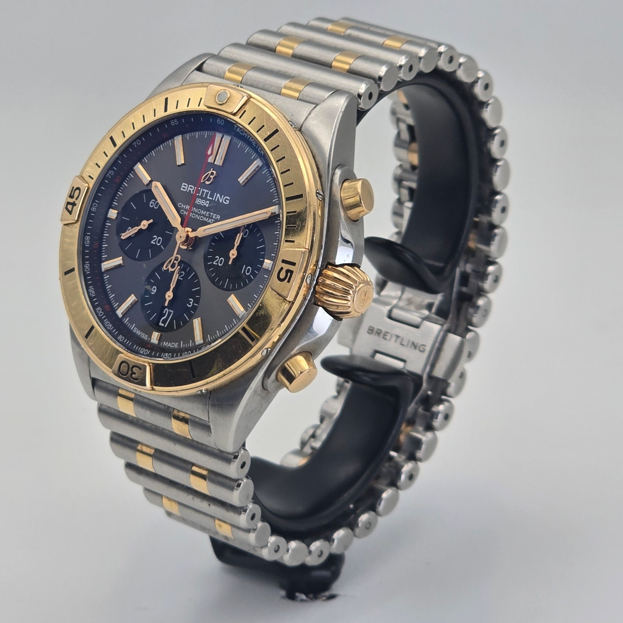 Breitling Chronomat B01 42 Ref. UB0134101B1U1 — pre-owned luxury watch at Pertempus, view 4