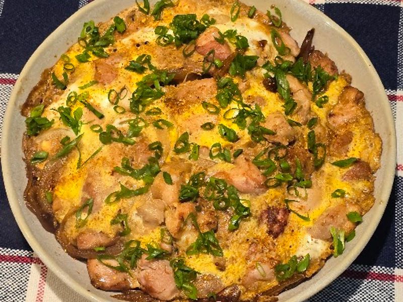 Oyakodon (Frango com Ovo sobre o Arroz)