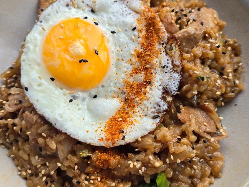 Butadon com Ovo (Tigela de Arroz com Porco e Cebola)