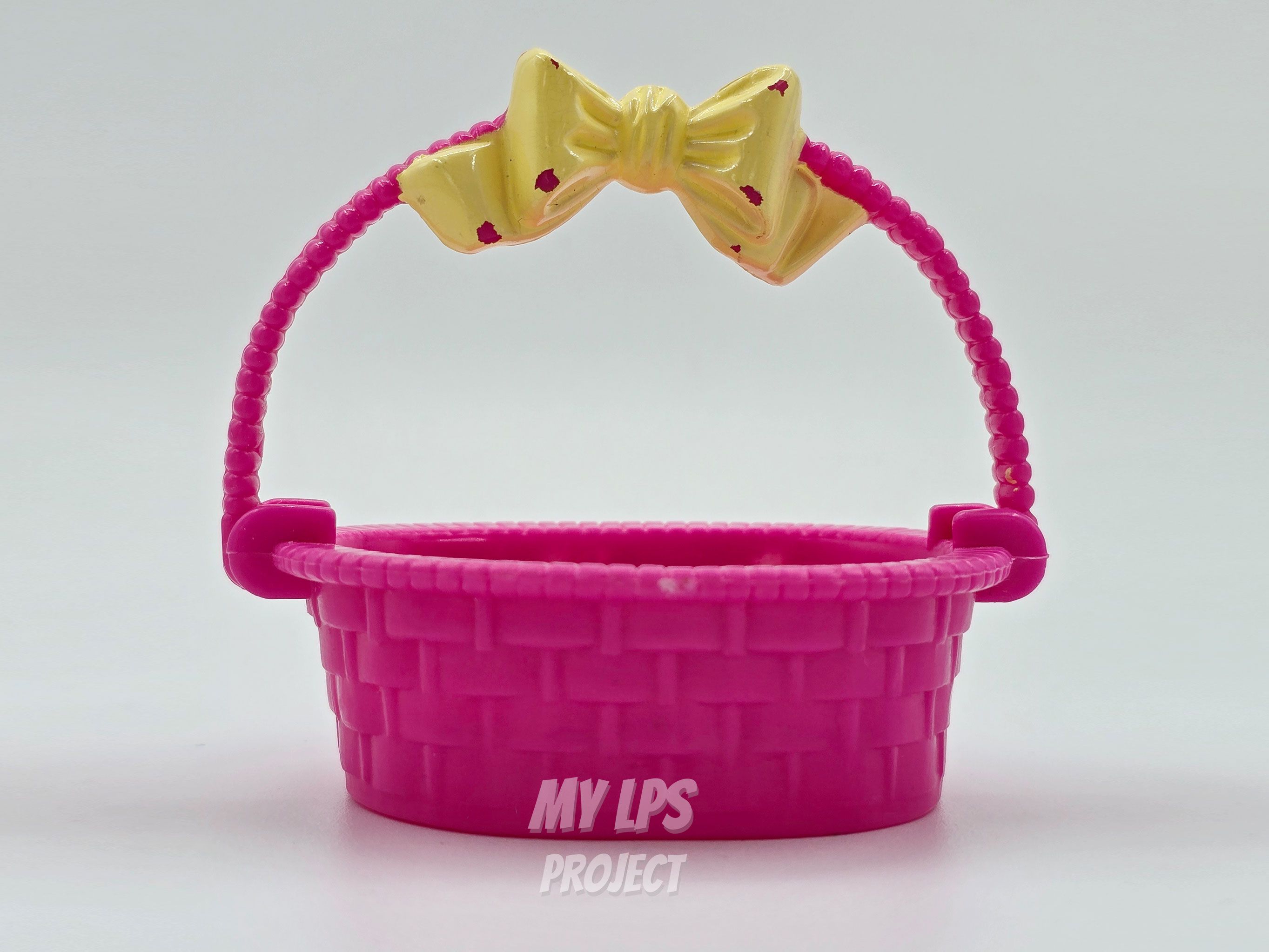 Detailed view of Basket with bow Snuggle Bunny