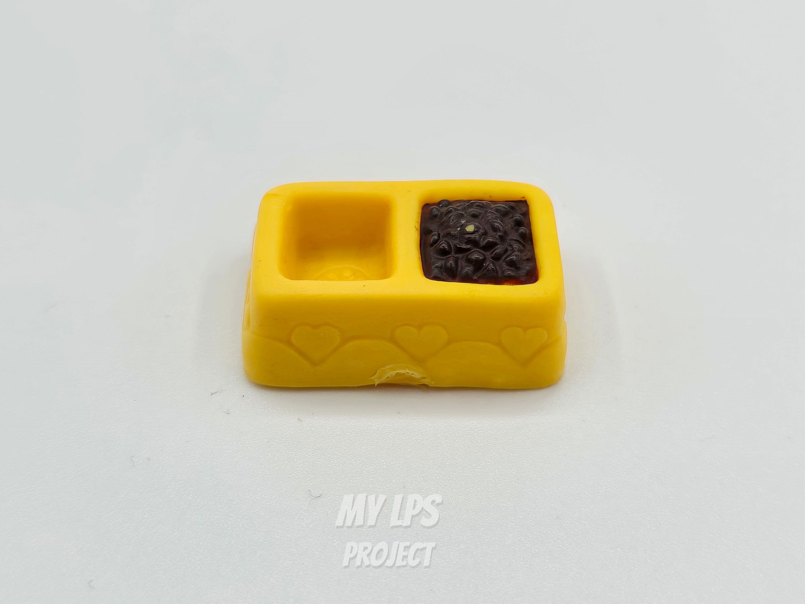 Detailed view of Double food/water dish Brave German Shepherd