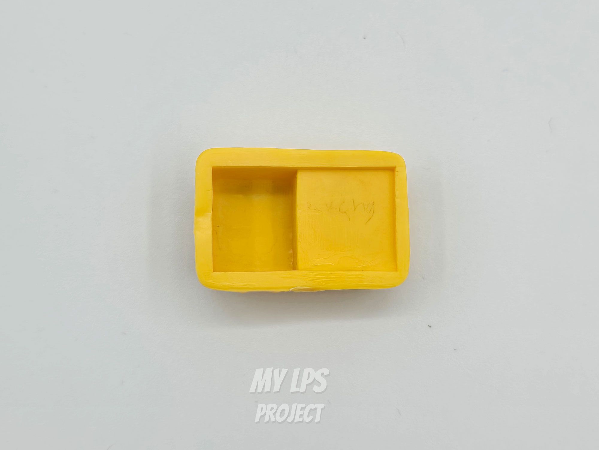 Detailed view of Double food/water dish Brave German Shepherd