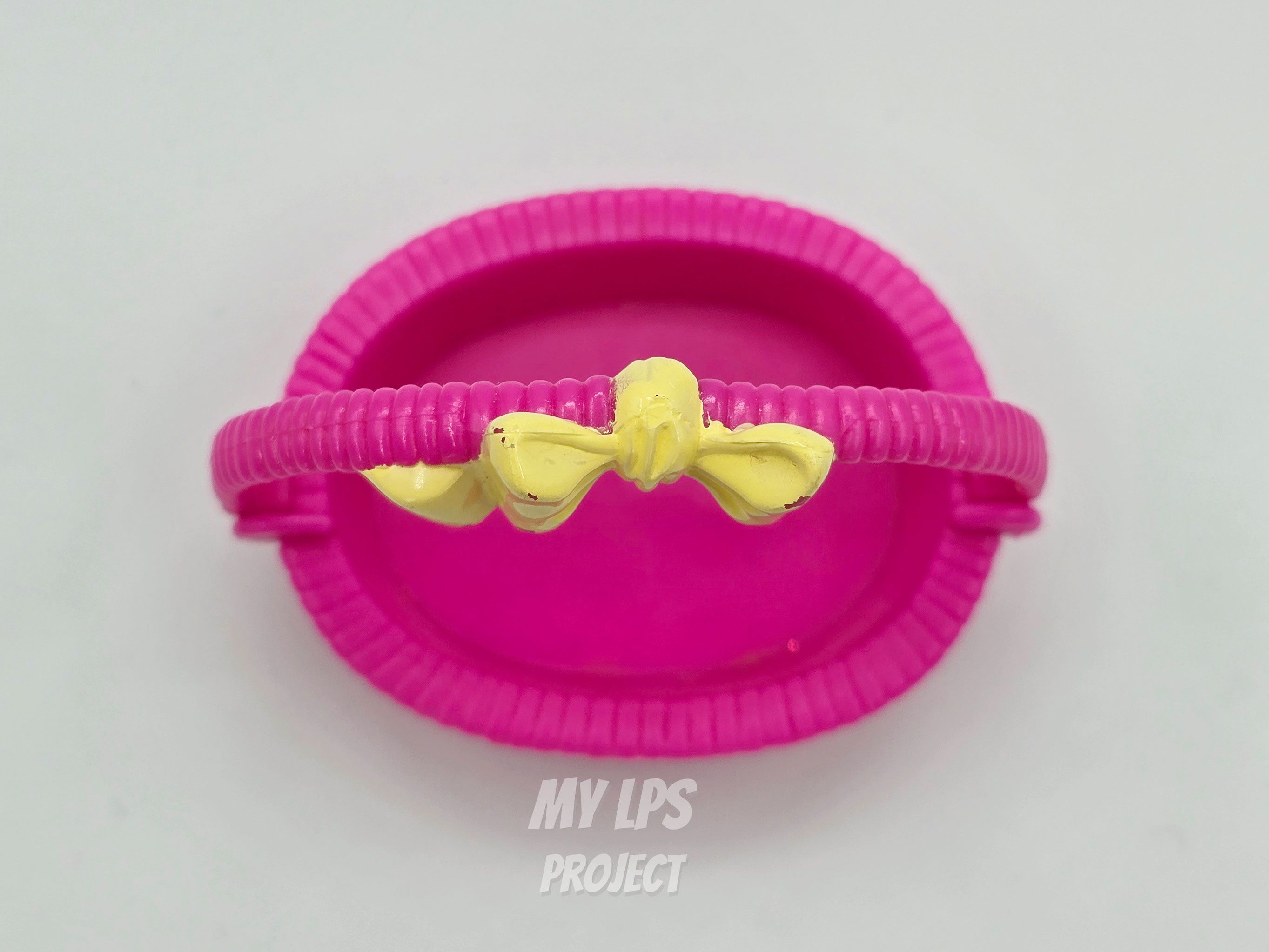 Detailed view of Basket with bow Snuggle Bunny