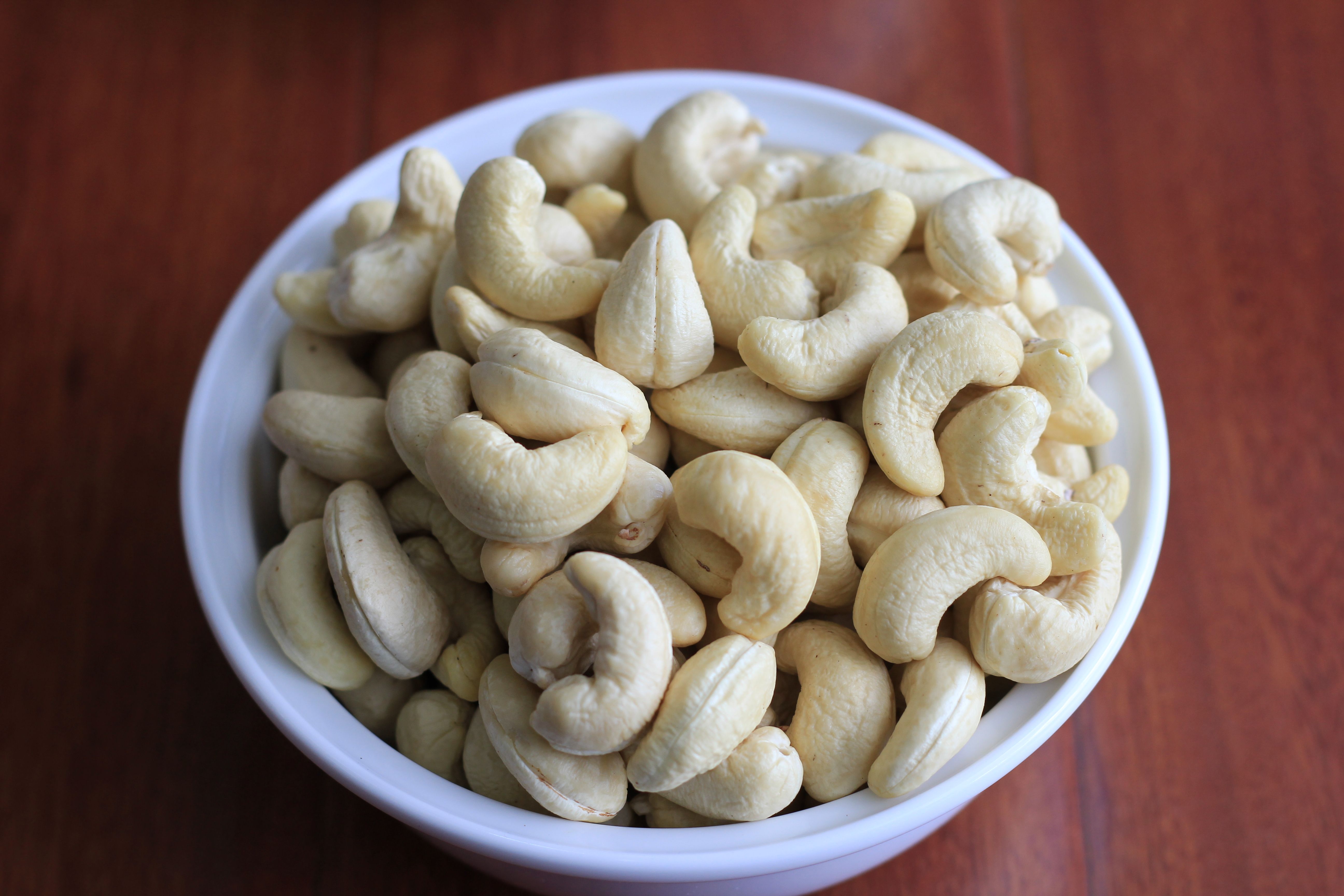 Cashew kernels WW320