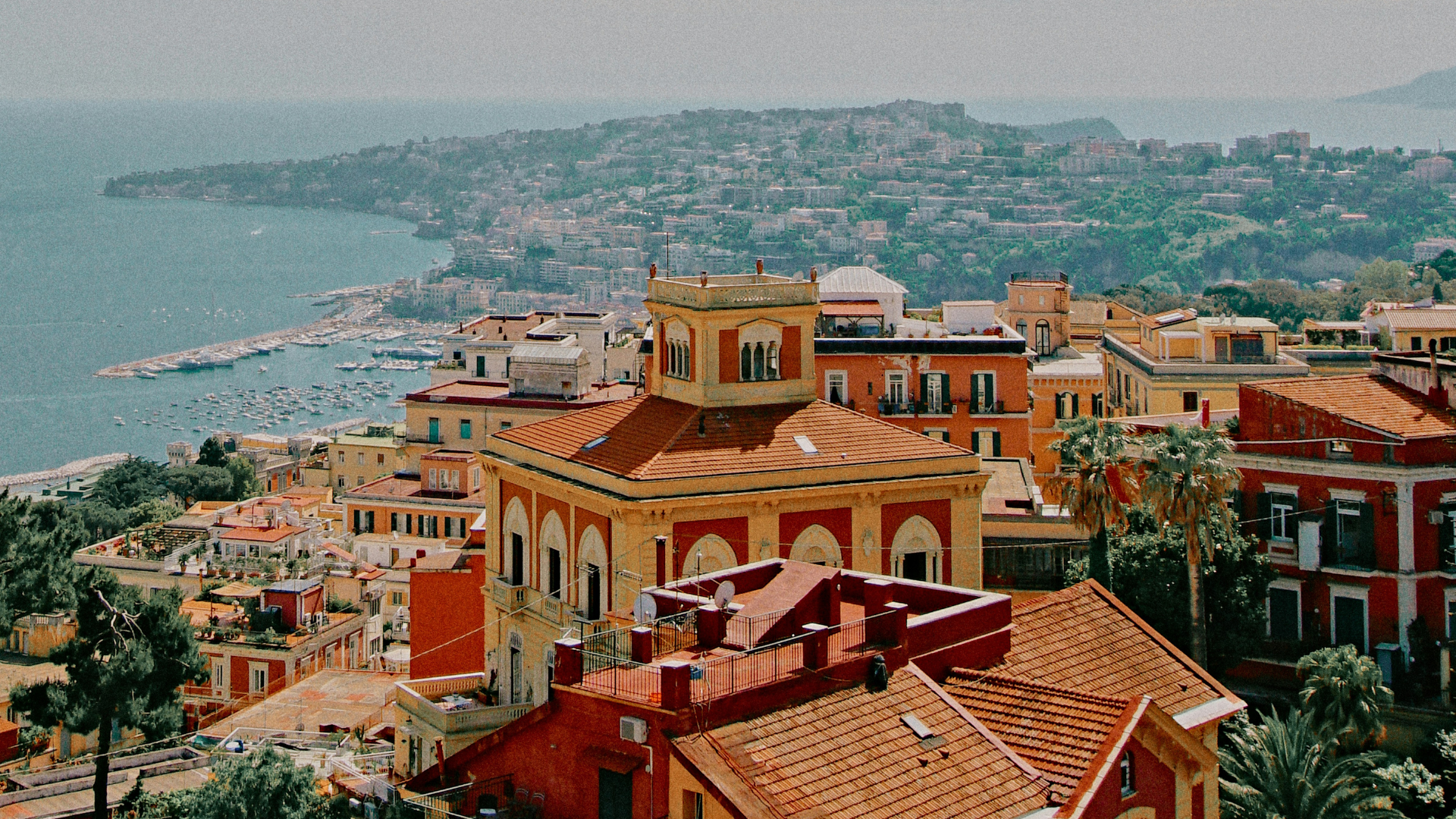 Cosa vedere a Napoli in auto: tra mare, arte e panorami senza tempo - Article content image