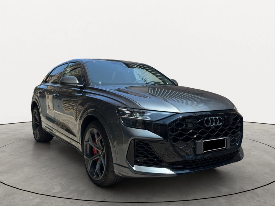 Audi RSQ8 Performance