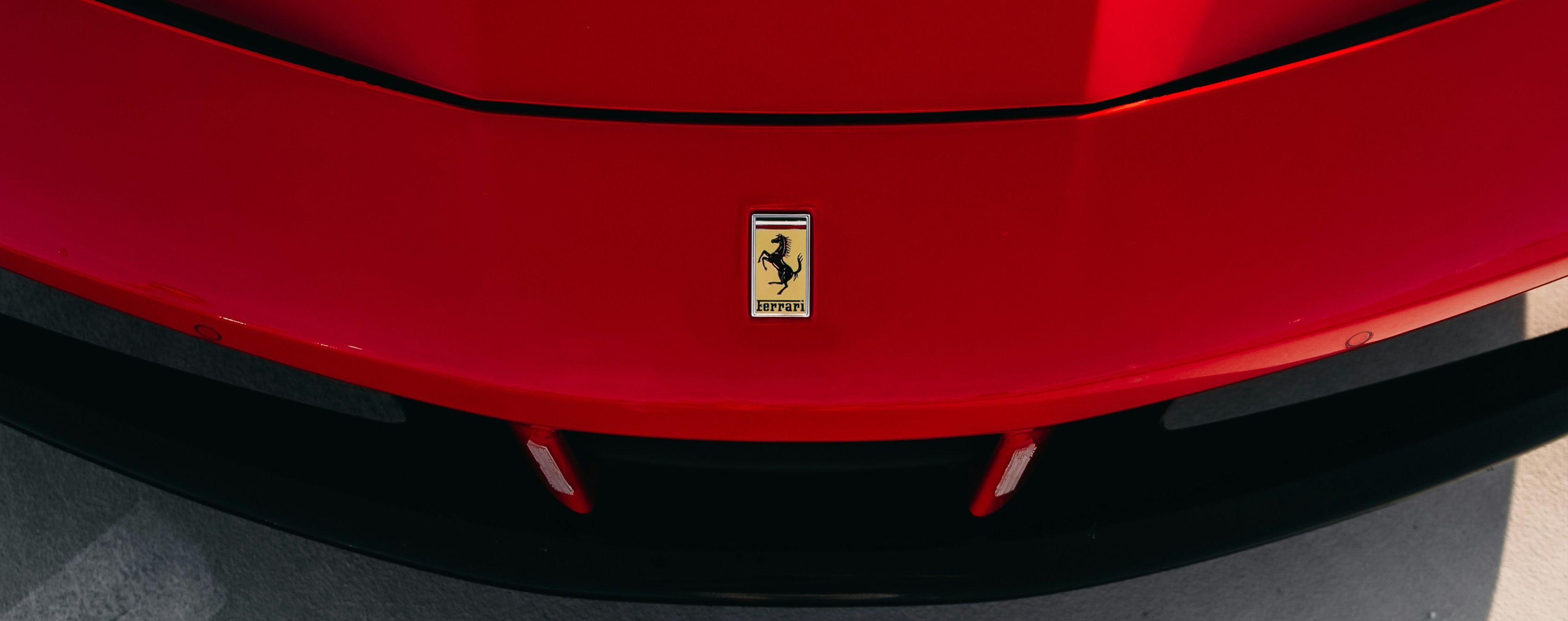 Noleggia Ferrari - Modelli selezionati disponibili con formula flessibile da 1 giorno a 12 mesi, sempre con configurazione garantita e consegna dedicata.