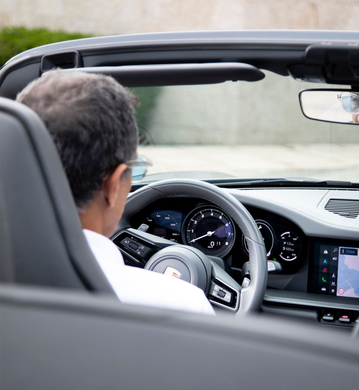 Premium mobility services for professionals and companies - A tailored approach, designed to meet your company’s needs.