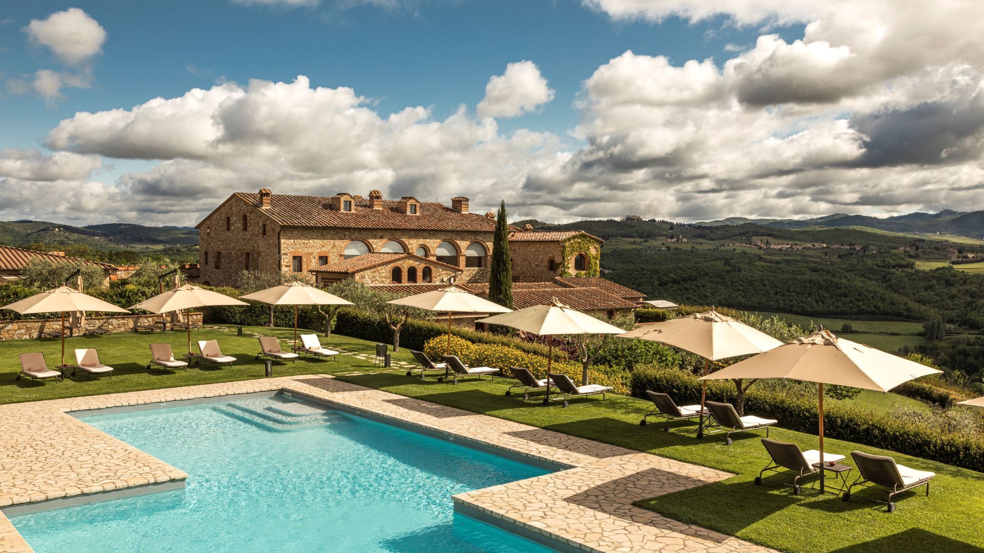 Val d’Orcia in Porsche Panamera 4: a dream weekend - Article content image