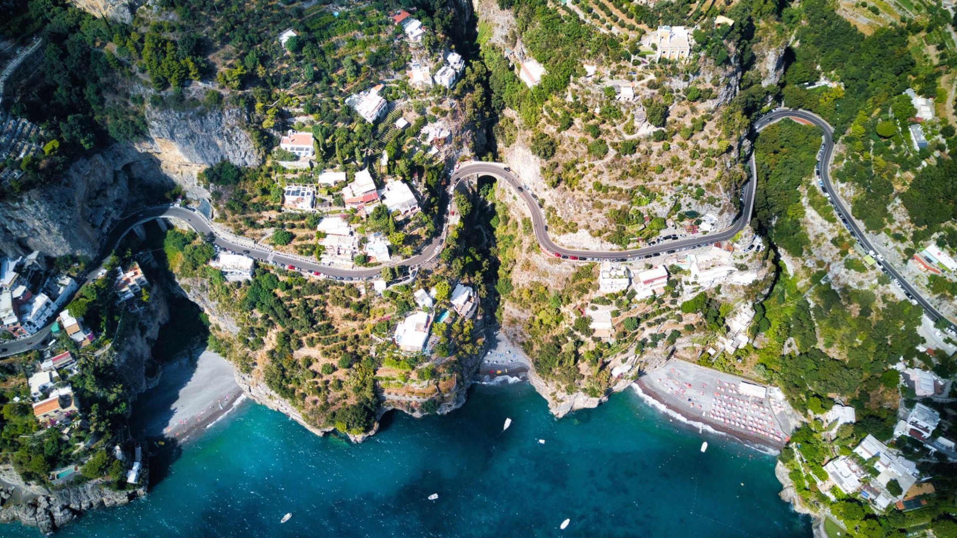 The 5 Most Beautiful Scenic Roads in Italy to Experience in a Supercar - From the Amalfi Coast to the legendary Stelvio Pass, via Chianti, the Dolomites, and the Italian Riviera, discover five scenic Italian roads perfect for a supercar journey. Unique itineraries that blend breathtaking landscapes, exclusive experiences, and the authentic thrill of driving.