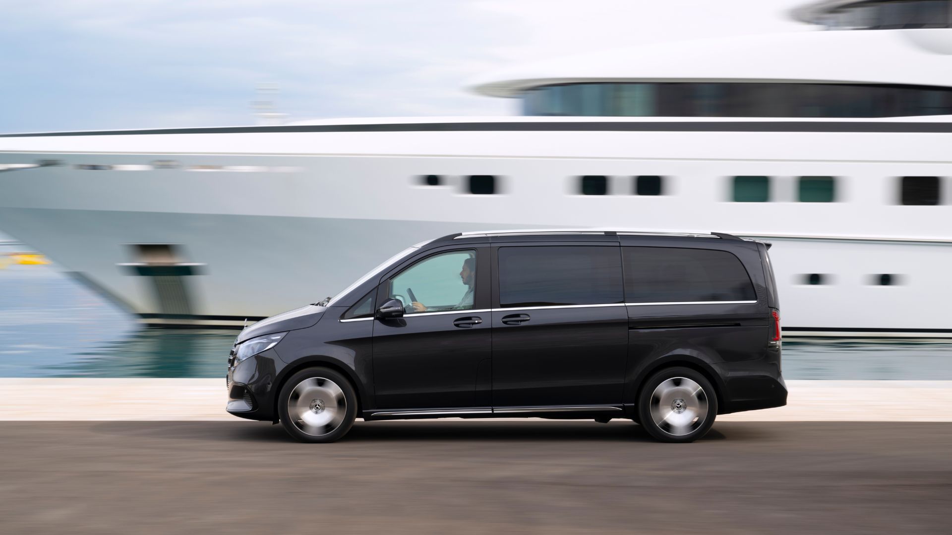 Mercedes V Class: il tour delle città italiane con tutto lo spazio che ti serve senza rinunciare all’eleganza - Article content image