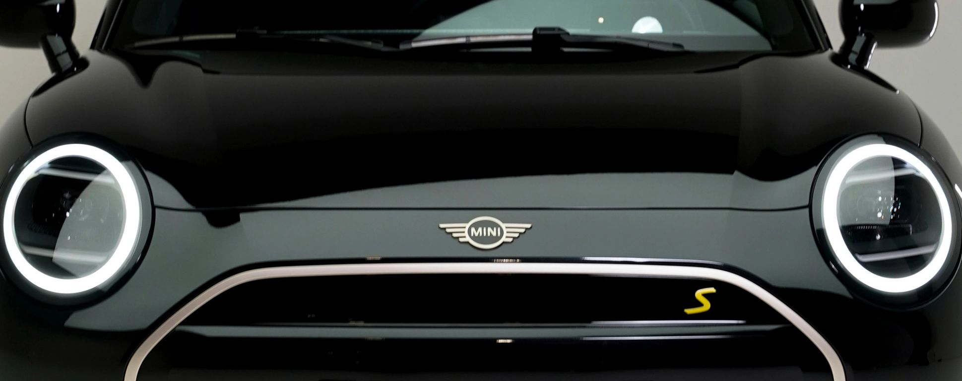 Noleggia Mini - Cabrio e SUV disponibili con durata flessibile e modello garantito, pratici come scelta quotidiana o per weekend.